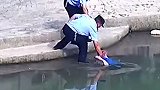 打盹的最高境界：浙江一男子漂在河中被误以为是浮尸