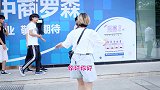 当街强吻小哥哥，旁边队友看呆了这幸福来得太突然了