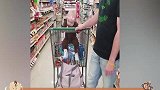 3岁萌娃疯狂爱逛超市，没想到这样惨，场面一度失控，妈妈笑喷