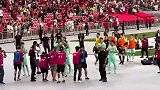 国足赛后谢场大量球迷高喊：丢人！！！