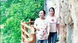 小哥只顾看风景，看到脚下后吓尿了