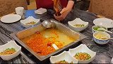 重庆本地人的火锅底料，看着都让人上火，一条鱼我都不敢吃一口！