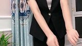 气质女神,穿着黑色紧身包臀裙看起来干净又纯洁