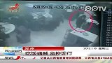 监控拍下小偷在饭店行窃过程