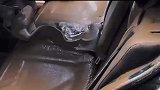 大众迈腾刚买3个月就被洪水冲走了