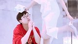 兄弟你是上辈子哪里修来的福气，静等着都有美女来撩
