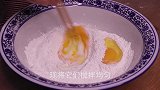 糯米粉里加2个鸡蛋，教你解馋新吃法，孩子天天点名要吃，真香啊