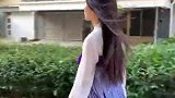 汉服小姐姐第一次街拍甩头，动作太酷了，看起来可真美啊
