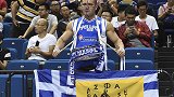 【PP体育在现场】希腊球迷会带节奏！美国队罚球全场狂嘘