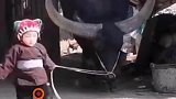 一岁半萌娃，拉着大水牛霸气登场！