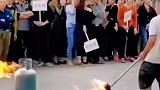 大妈灭火演习，根本没给灭火器机会啊