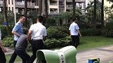 怕人！海口一宝妈带娃回家 突遭陌生男子“抢小孩”