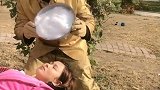 妈呀，什么东西糊我脸上了？