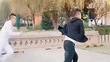 帅哥嘚瑟撩妹没过三秒