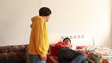 岳母卖掉女婿的房子，还要女婿交出工资卡，女儿做法解气