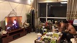 父子俩喝了点酒进去就嗨成这样，你们是要拜把子的节奏吗