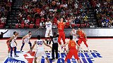 最后一场NBA夏季联赛前 中国男篮集体观看湖勇大战
