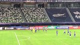 苏宁易购球迷营造魔鬼主场  赛后蓝狮将士谢场致意