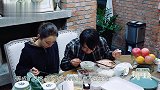 郎朗吉娜晚餐时间撒糖！郎朗称一口好看的牙齿白长了
