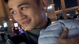 小情人果然在爸爸的怀里才睡得安稳，这位爸爸真帅！