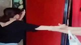 女友每天吵着要去鬼屋，到了门口又不敢去，真气人！