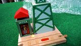 木制起重机小房子组装托马斯小火车轨道玩具