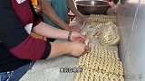 福建泉州经典茶配，加蒜头的麻花，80后姐姐纯手工一天做1000根