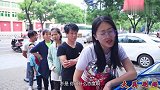 小卖铺急性子老板遇慢性子顾客，买个雪糕都这么多奇葩事，太逗了