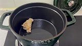 黄焖鸡的家常做法，色香味俱佳，汤汁拌饭更是绝