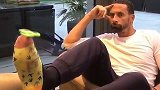 英超-1718赛季-费迪南德大秀绝活 脚玩指尖陀螺表情淡定-专题