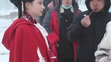 一小姐姐着汉服雪天游峨眉山，美出天际还遭大圣调戏