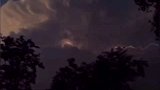 北京现壮观巨大雷雨云砧，犹如魔幻特技