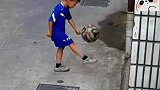 男孩每天练球五小时，我是为球而生的！