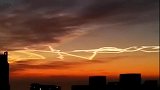北京上空再现绚丽“火箭云”专家：飞行器尾迹可能性大