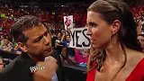 WWE-14年-RAW第1104期：史蒂芬妮惨被铐手铐遣送出场-花絮