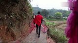 新郎迎接新娘进家门，这是什么婚礼习俗？你知道吗？