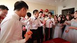 伴娘团这样整蛊伴郎，现在伴郎都这么惨的吗，真是甜蜜的折磨！