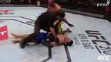 UFC-17年-本周最佳KO：巴博萨飞身膝击一招致命-专题