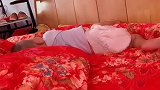 打从断奶后宝宝就变势力了，睡觉都不挨着我了，可能觉得我没用了