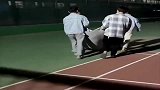 男孩子睡觉说梦话，被室友抬到操场上去