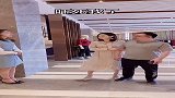 女人遇到喜欢的衣服，很恐怖
