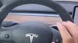 特斯拉Model 3为啥仪表盘都没有？坐进车内才知道设计师的心思！