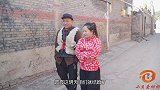 老抠舍不得租婚车，买豪车标贴上，以为村里人不认识，结果被打脸
