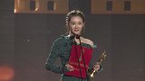青年歌唱家张鑫亮相第六届华语电影颁奖典礼 现场演唱电影《芳华》主题曲《绒花》
