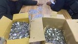 深夜杭州男子在派出所狂数2万多个硬币！原因笑喷