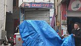 地摊小分队来到资中双河镇，老顾客翘首以盼，就等着四娃到来