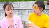 趣味游戏：卡通奶牛给小姐姐检查牙齿
