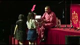 岳云鹏一开场，对美女观众送上3次熊抱！孙越怒评占便宜没够