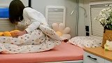 在草原过夜，突遇特大风雨，房车里搞得一塌糊涂