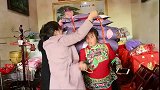 湘西农村姑娘出嫁，娘家陪嫁了好多被子，好喜庆！